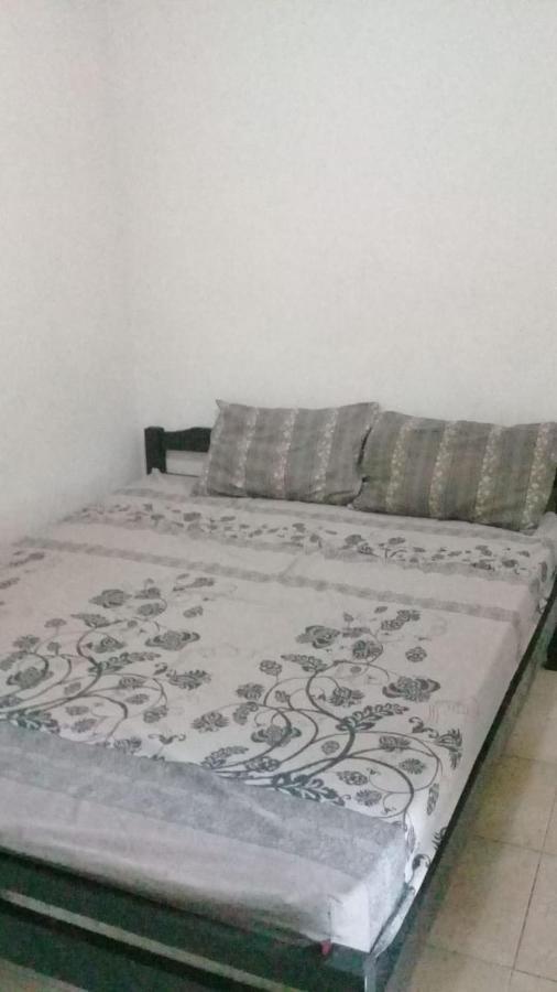 Kost Backpacker Hotell Sidoarjo Eksteriør bilde