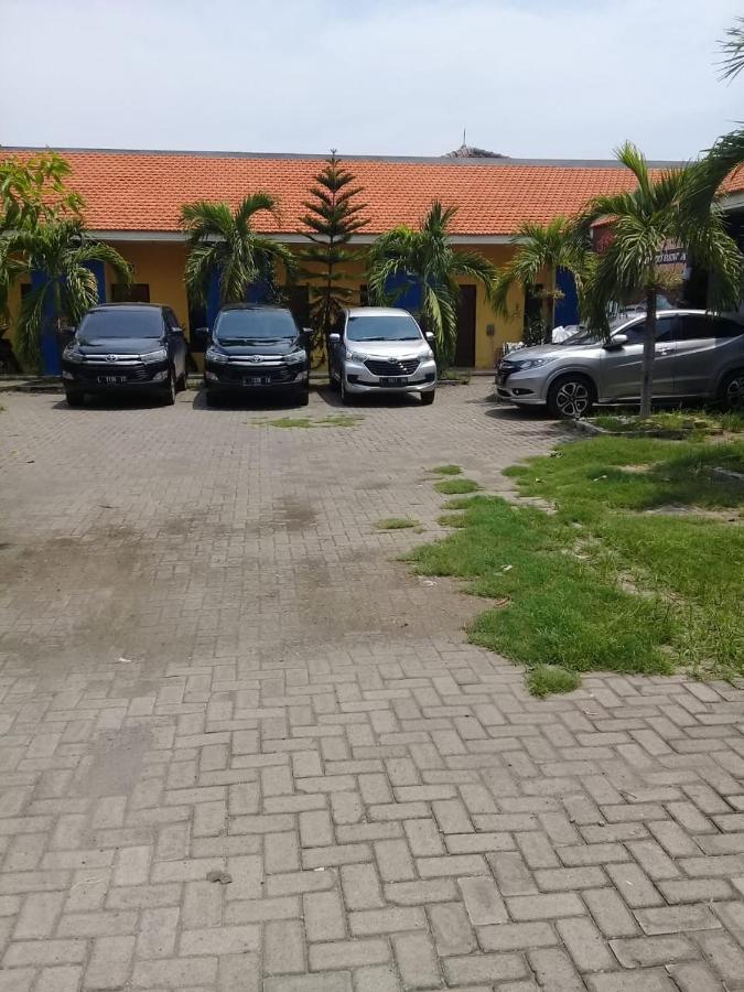 Kost Backpacker Hotell Sidoarjo Eksteriør bilde