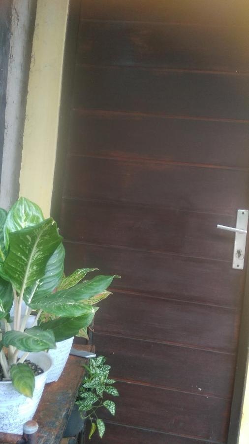 Kost Backpacker Hotell Sidoarjo Eksteriør bilde