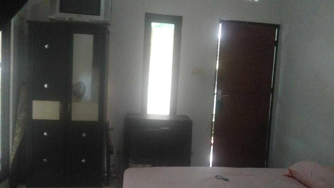 Kost Backpacker Hotell Sidoarjo Eksteriør bilde