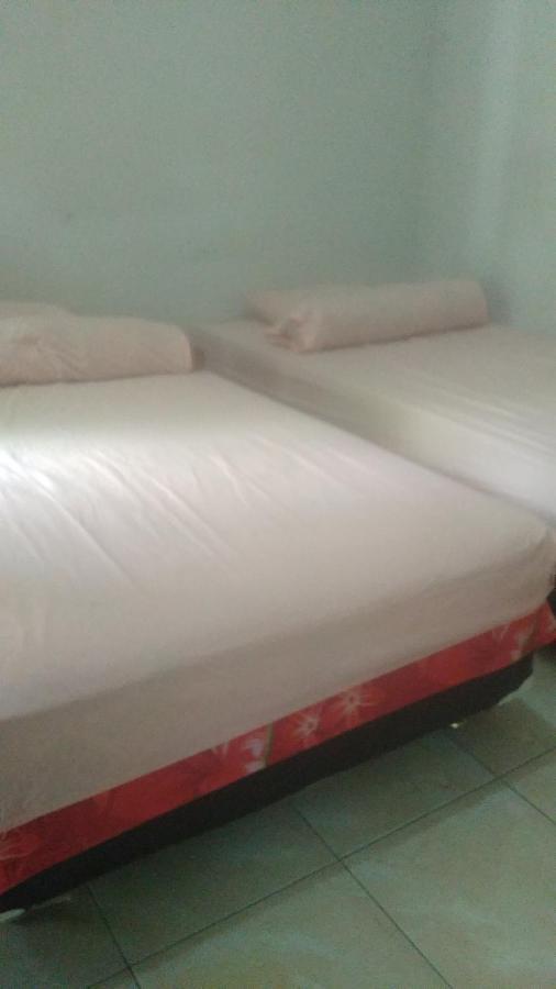Kost Backpacker Hotell Sidoarjo Eksteriør bilde