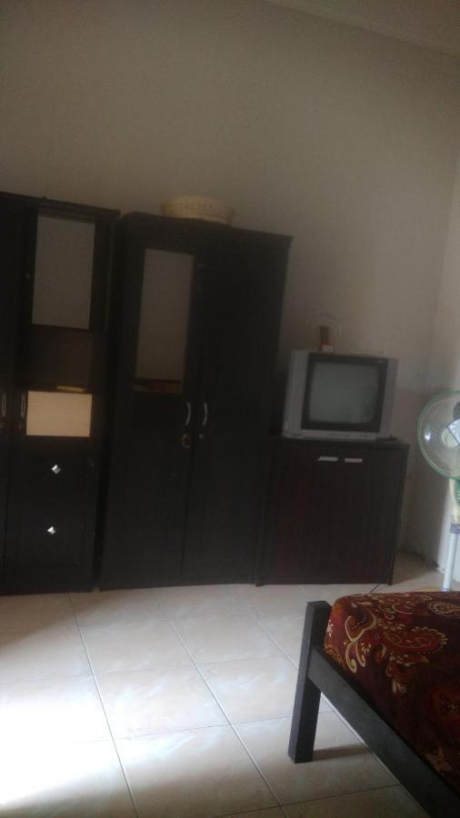 Kost Backpacker Hotell Sidoarjo Eksteriør bilde
