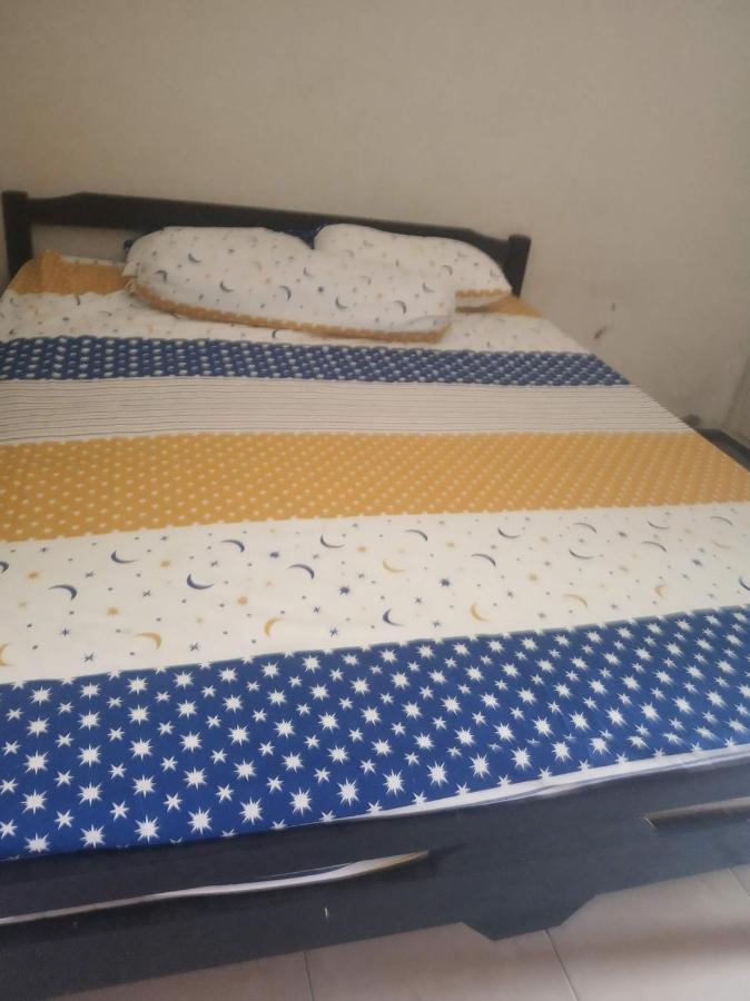 Kost Backpacker Hotell Sidoarjo Eksteriør bilde
