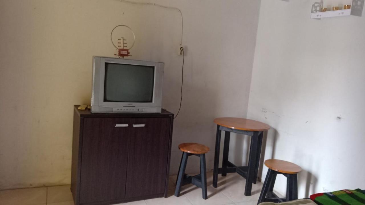 Kost Backpacker Hotell Sidoarjo Eksteriør bilde