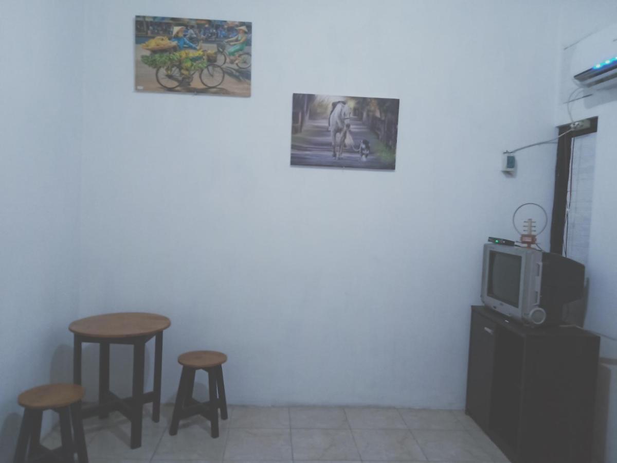 Kost Backpacker Hotell Sidoarjo Eksteriør bilde
