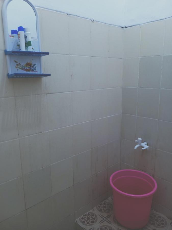 Kost Backpacker Hotell Sidoarjo Eksteriør bilde
