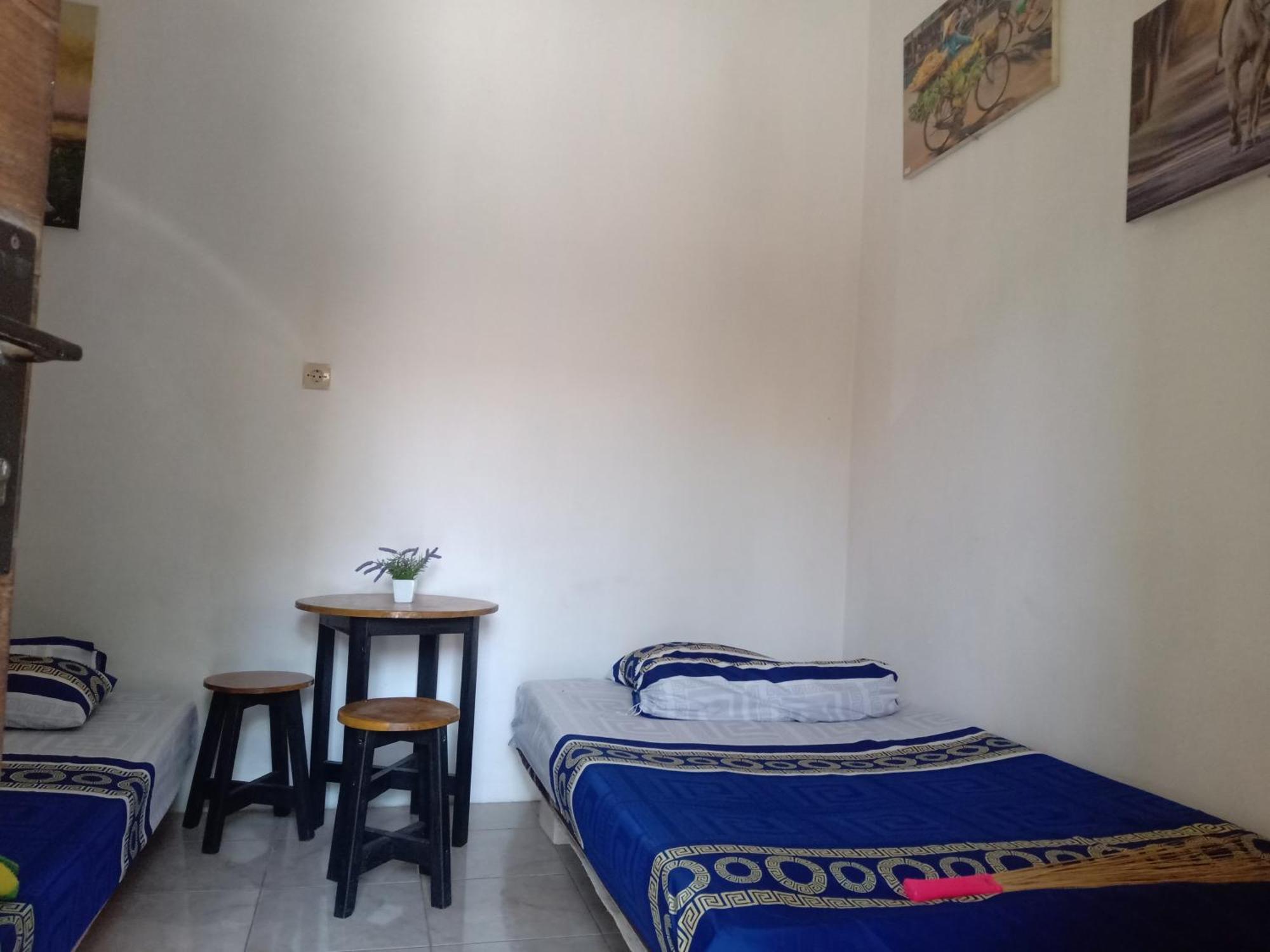 Kost Backpacker Hotell Sidoarjo Eksteriør bilde