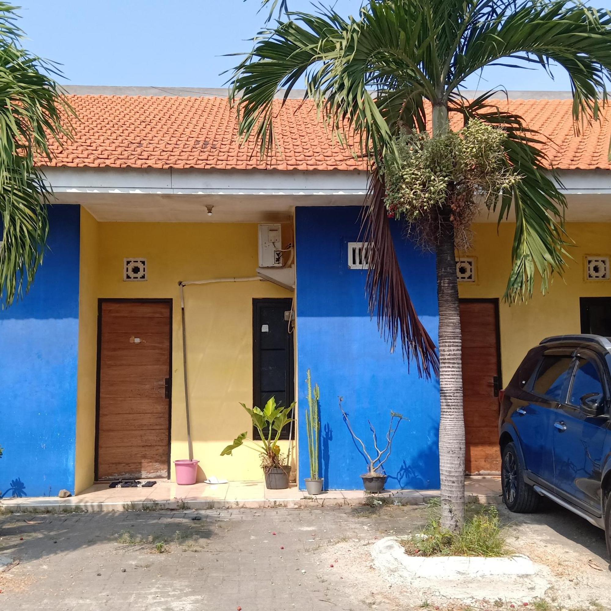 Kost Backpacker Hotell Sidoarjo Eksteriør bilde