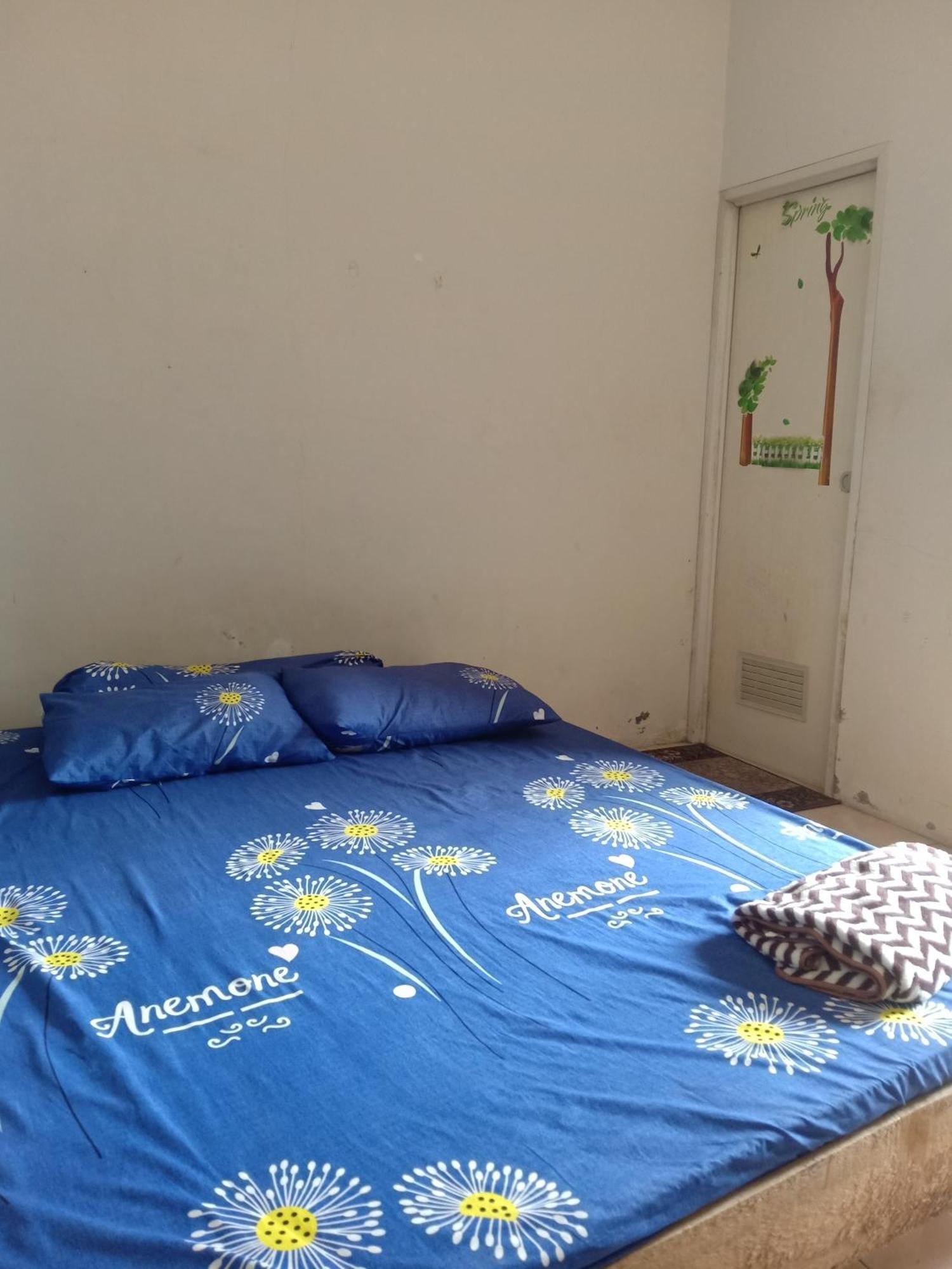 Kost Backpacker Hotell Sidoarjo Eksteriør bilde