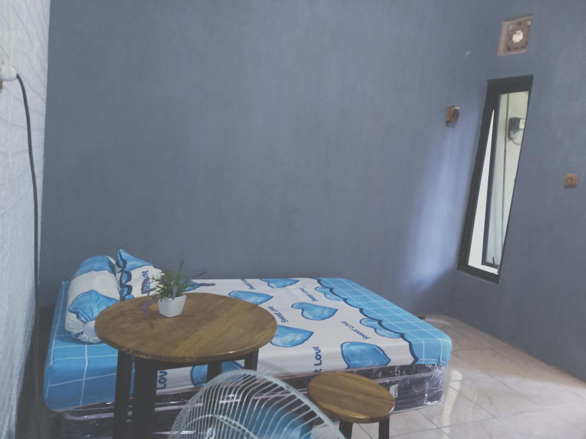 Kost Backpacker Hotell Sidoarjo Eksteriør bilde