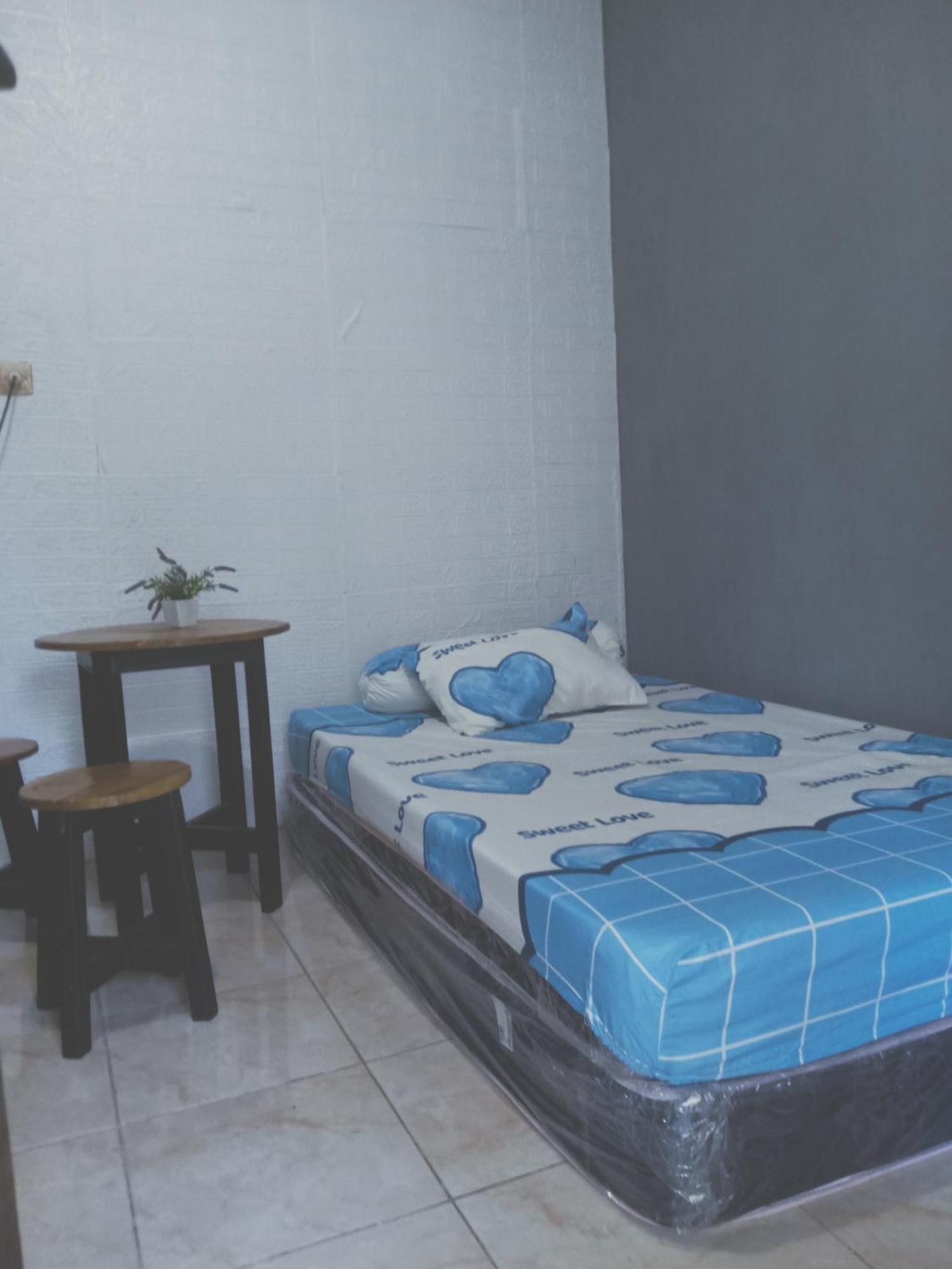 Kost Backpacker Hotell Sidoarjo Eksteriør bilde