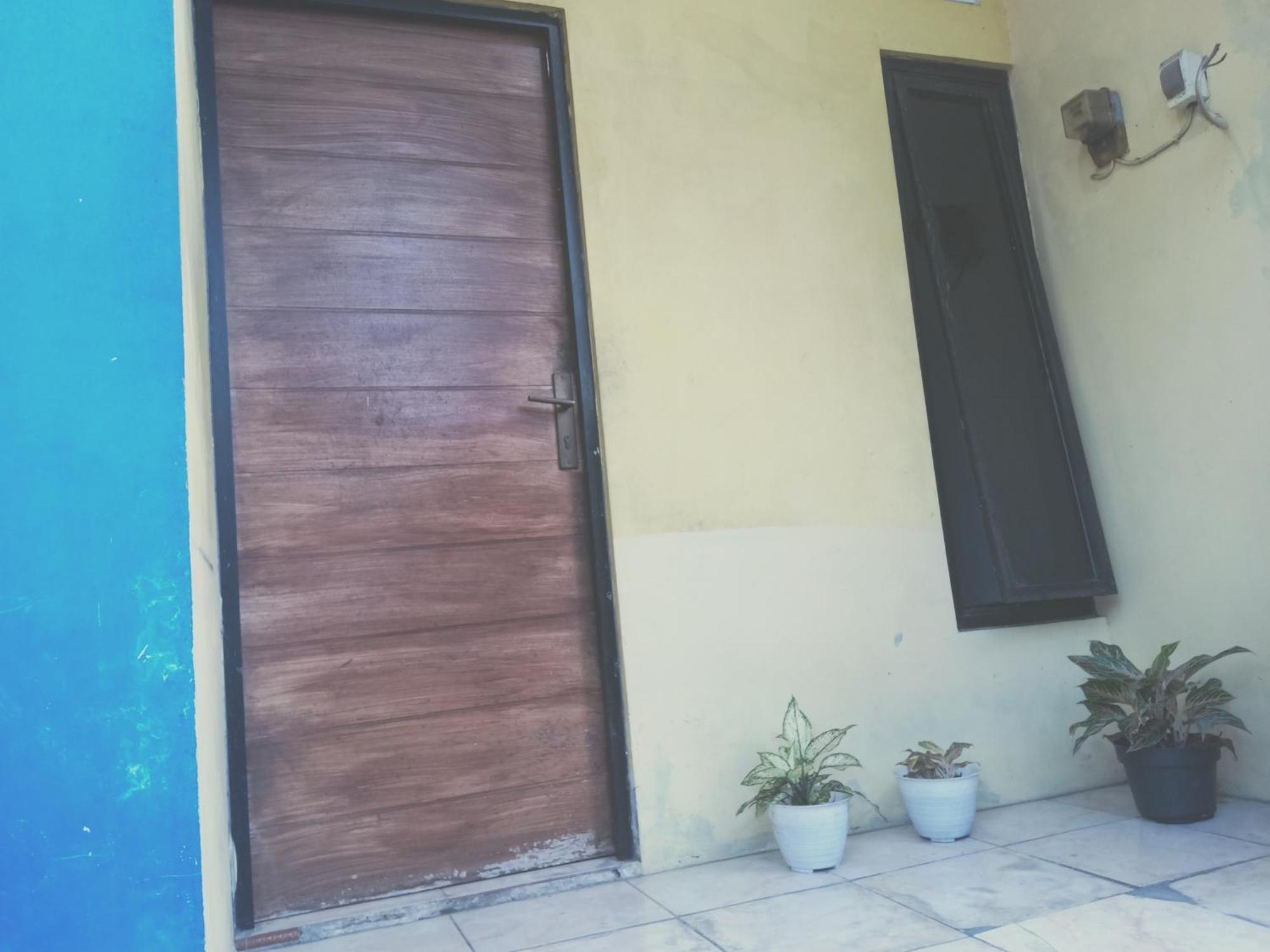 Kost Backpacker Hotell Sidoarjo Eksteriør bilde