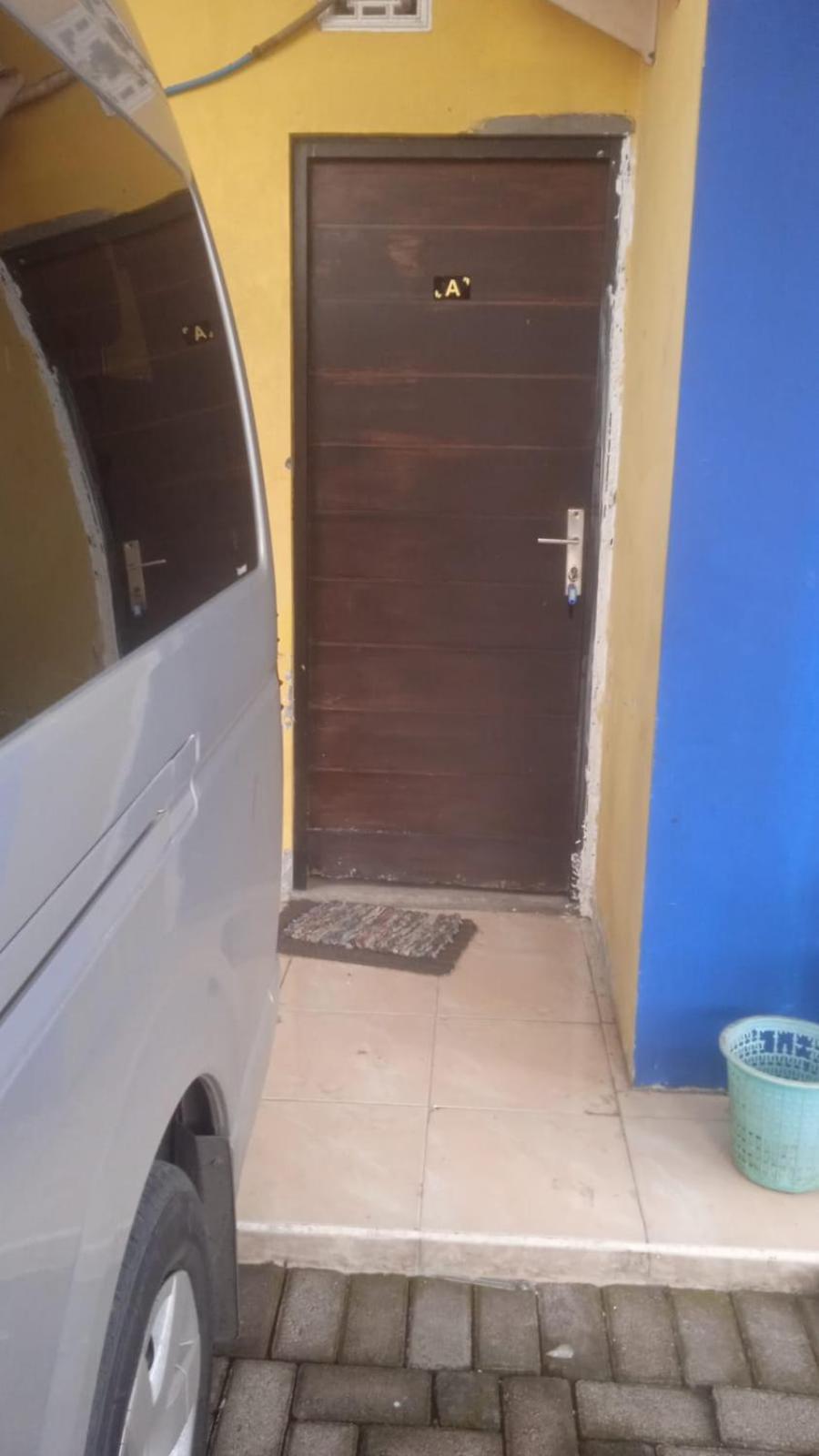 Kost Backpacker Hotell Sidoarjo Rom bilde