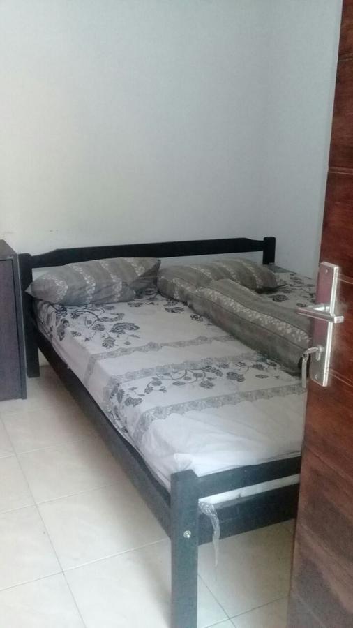 Kost Backpacker Hotell Sidoarjo Eksteriør bilde