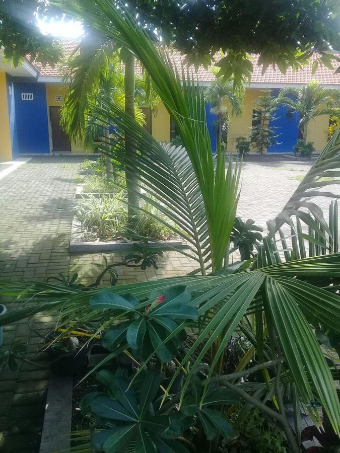 Kost Backpacker Hotell Sidoarjo Eksteriør bilde