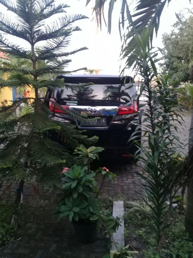 Kost Backpacker Hotell Sidoarjo Eksteriør bilde